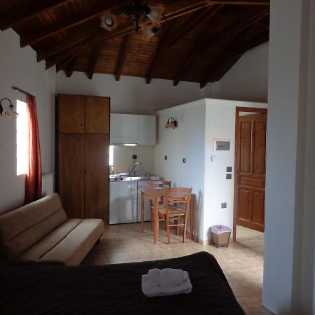 Alonaki Guesthouse Plátanos Eksteriør bilde