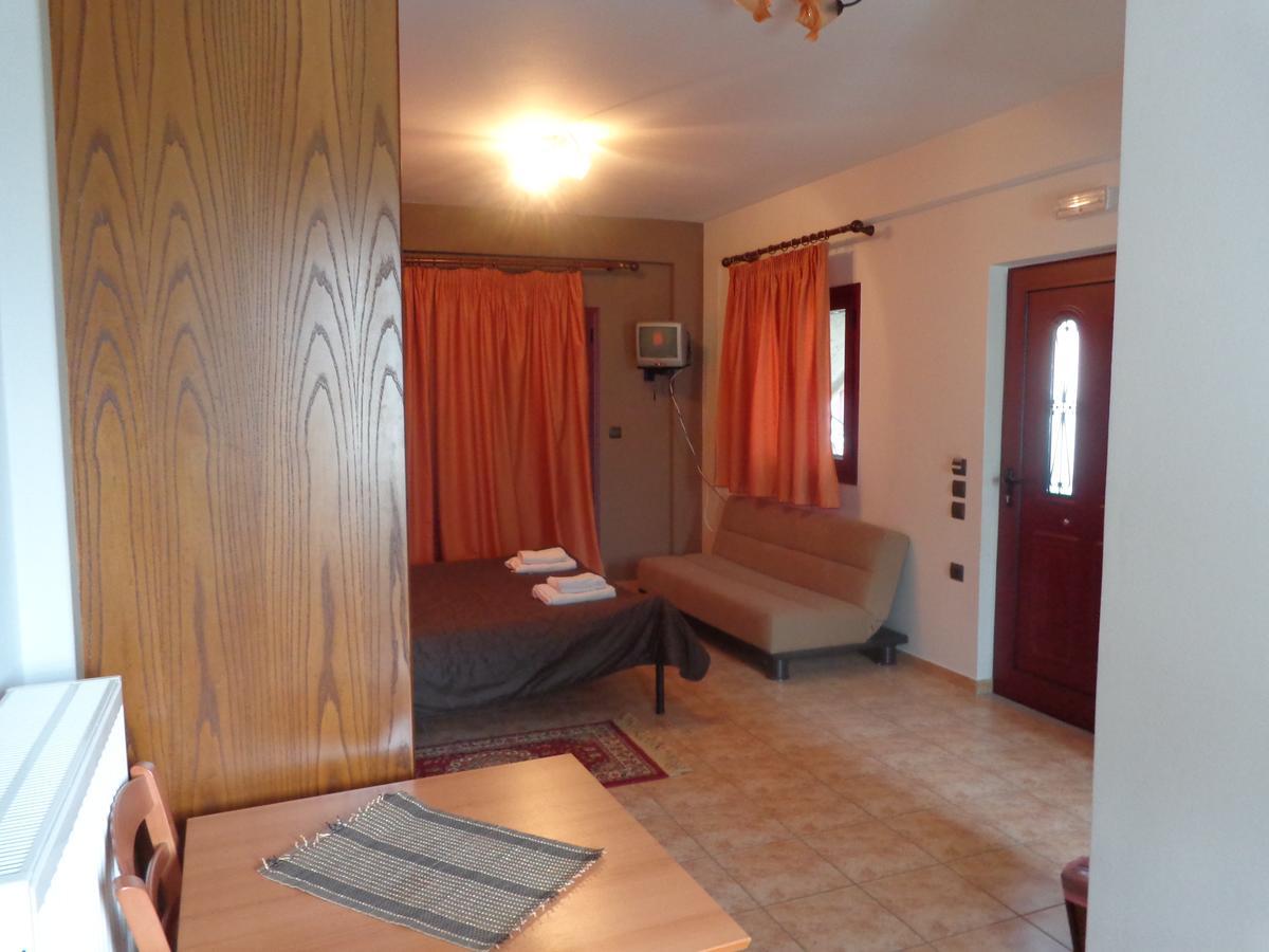 Alonaki Guesthouse Plátanos Eksteriør bilde