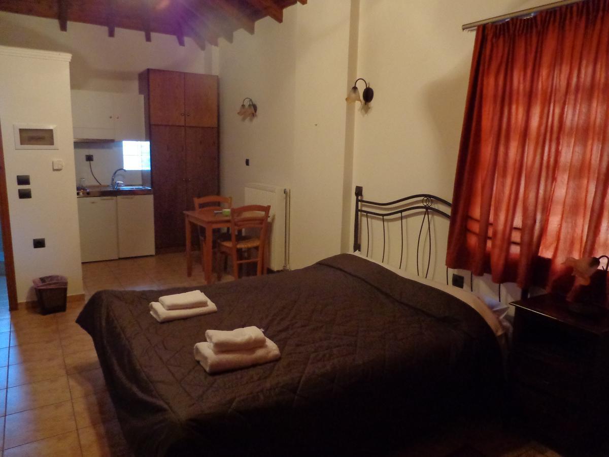 Alonaki Guesthouse Plátanos Eksteriør bilde