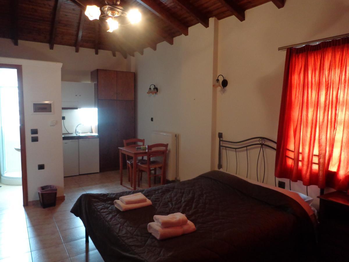 Alonaki Guesthouse Plátanos Eksteriør bilde