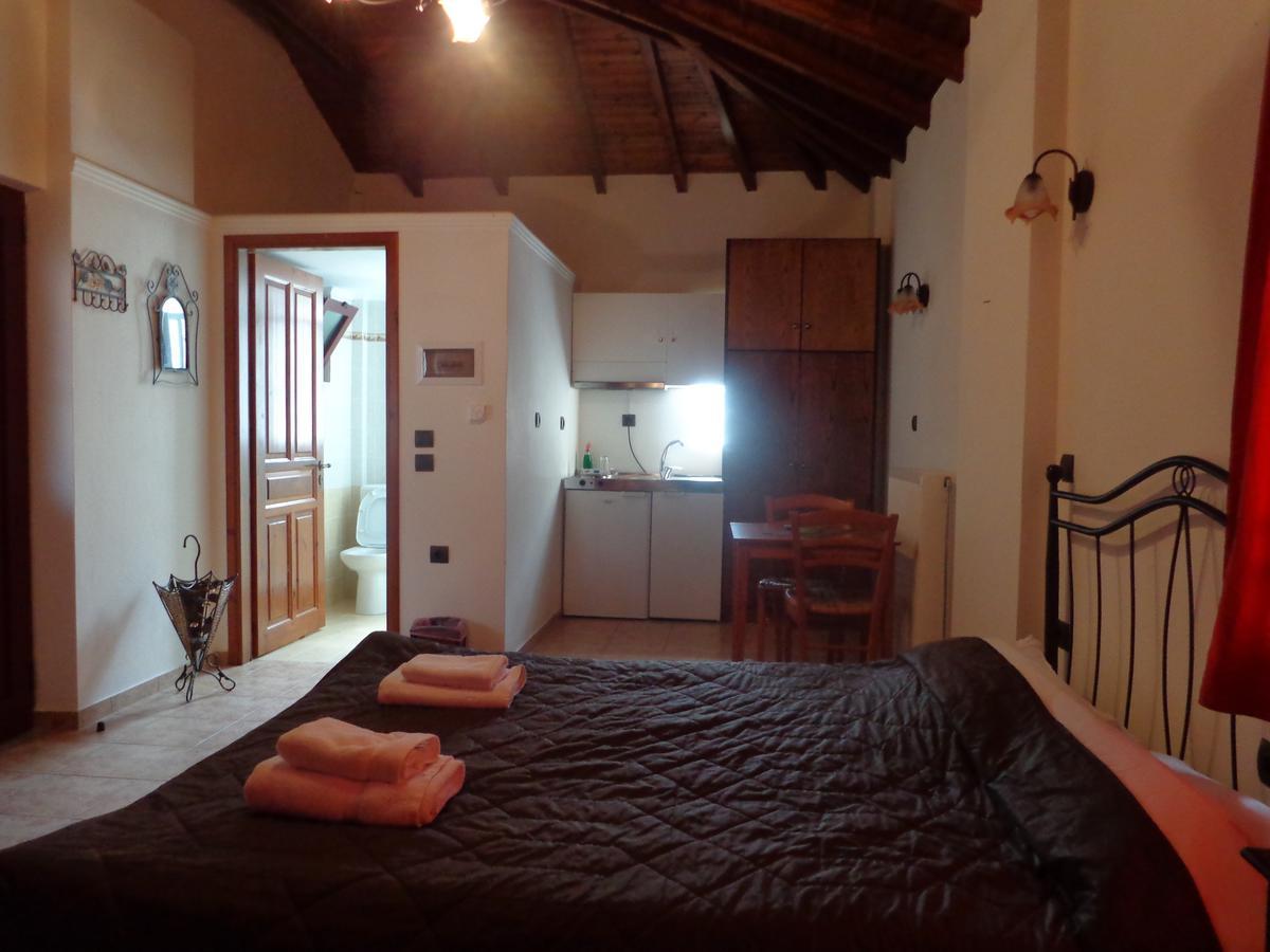 Alonaki Guesthouse Plátanos Eksteriør bilde
